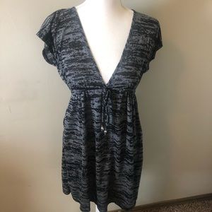 Maternity top in black and gray